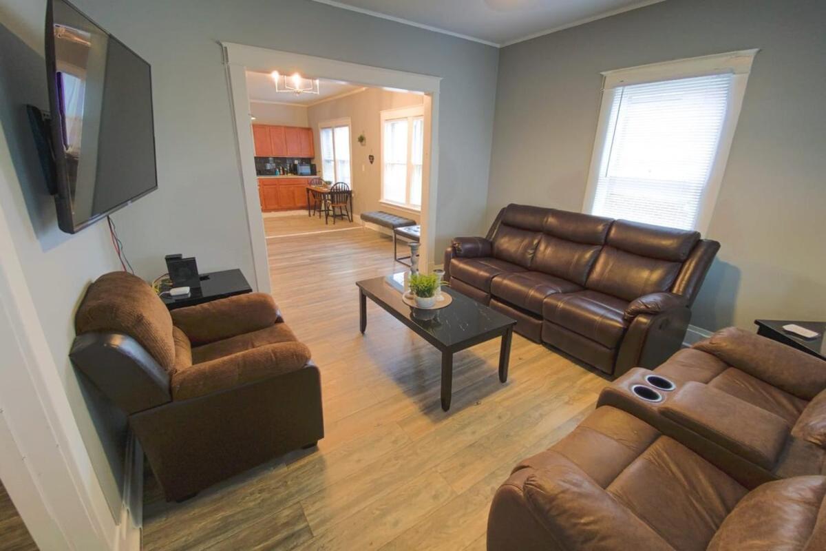 Large 6Br, 2 Bath In ไนแอการาฟอลส์ ภายนอก รูปภาพ