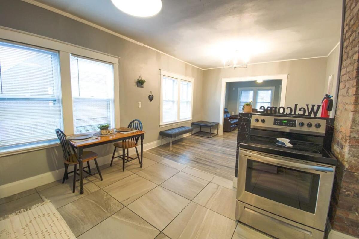 Large 6Br, 2 Bath In ไนแอการาฟอลส์ ภายนอก รูปภาพ